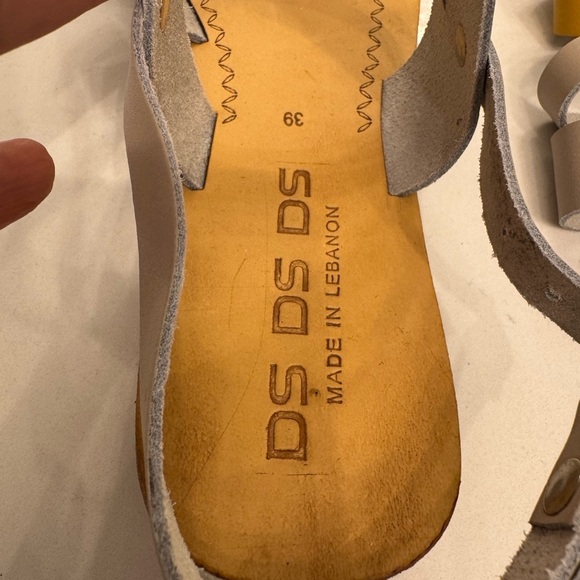 Genuine leather NWOT mustard and Cream Slip-On Sandals. - Picture 7 of 8